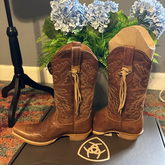 Ariat new in box boots - Picture 2 of 4